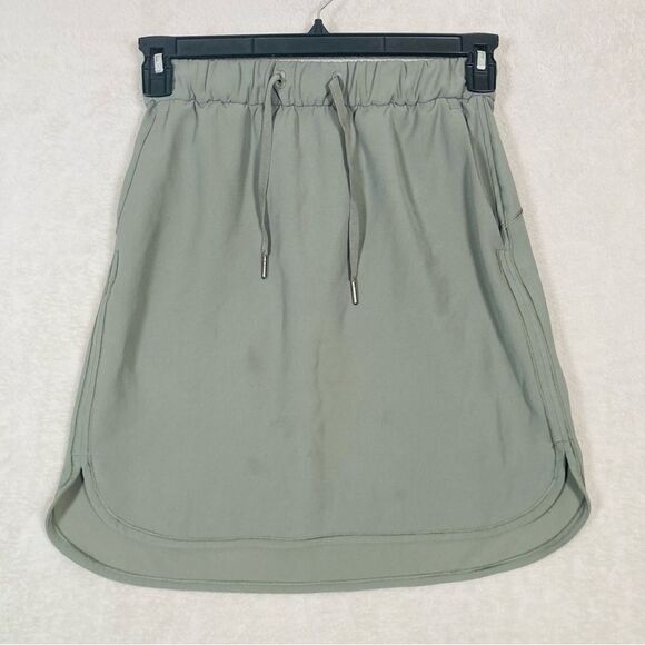 Lululemon On The Fly Skirt Pockets Cinch Waist Travel Womens Size 6 Grey Sage - Picture 6 of 9